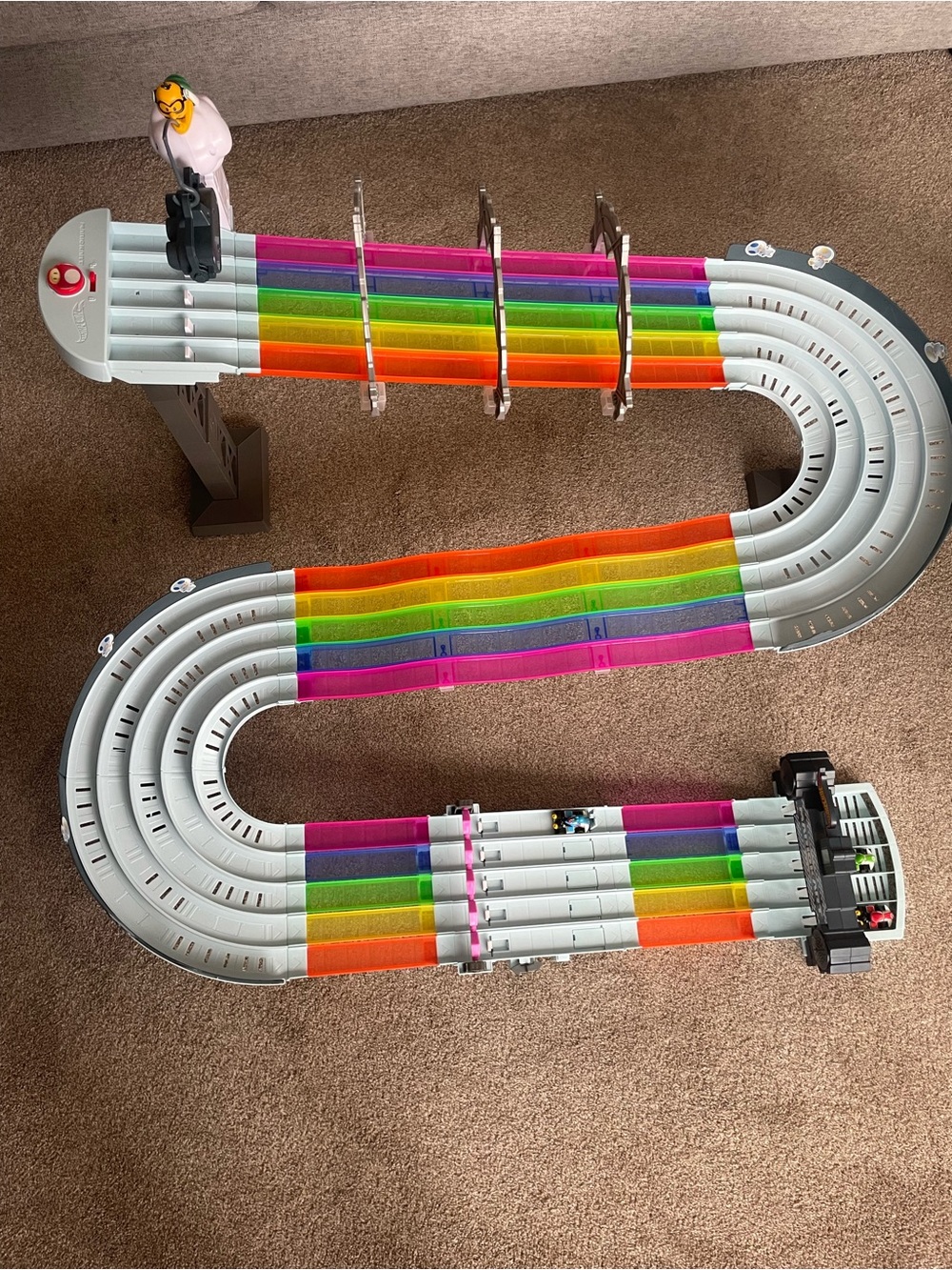 Hot Wheels Mario Kart Rainbow Road Racetrack - complete w/3 extra cars